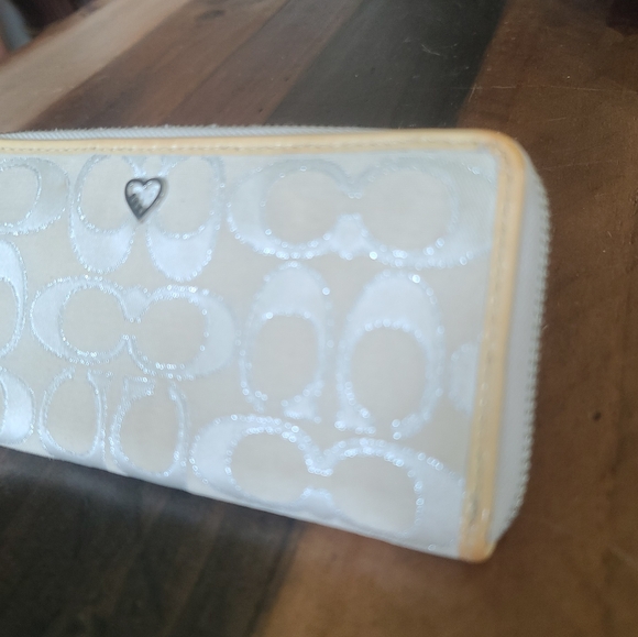 Coach Poppy Wallet - Picture 10 of 15